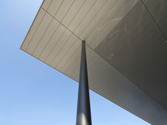 mbb Weimar · Fassaden-Referenz Mercedes Benz (Foto © Michael Miltzow) mbb Weimar · Fassaden-Referenz Mercedes Benz (Foto © Michael Miltzow)