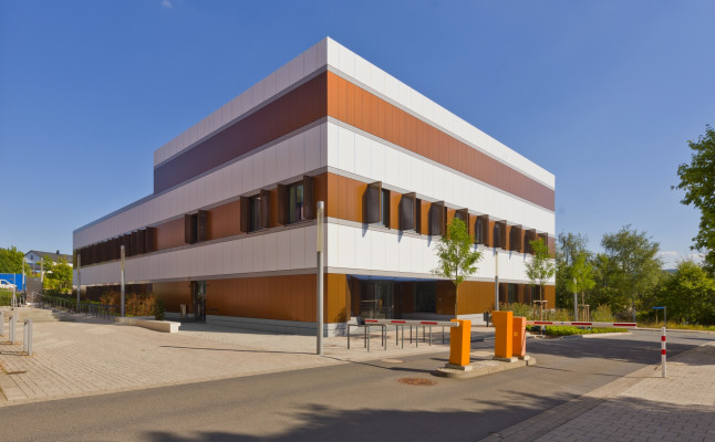 mbb Weimar · Fassade IT-Dienstleistungszentrum TU Ilmenau (Foto: Michael Miltzow) mbb Weimar · Fassade IT-Dienstleistungszentrum TU Ilmenau (Foto: Michael Miltzow)